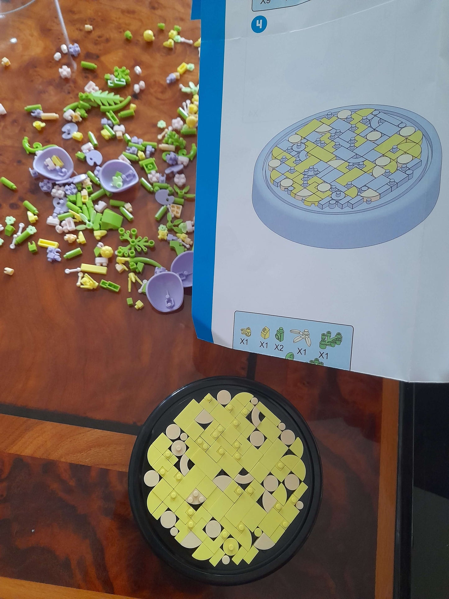Fleur en particules : Un jardin miniature à construire